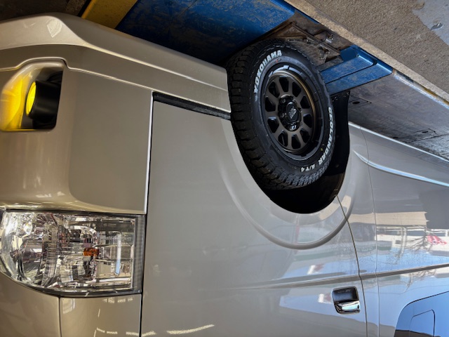 ハイエースにジオランダーA/T4+マッドクロスレンジャー装着
