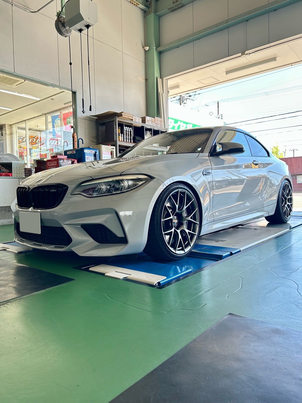 M2コンペのタイヤ点検